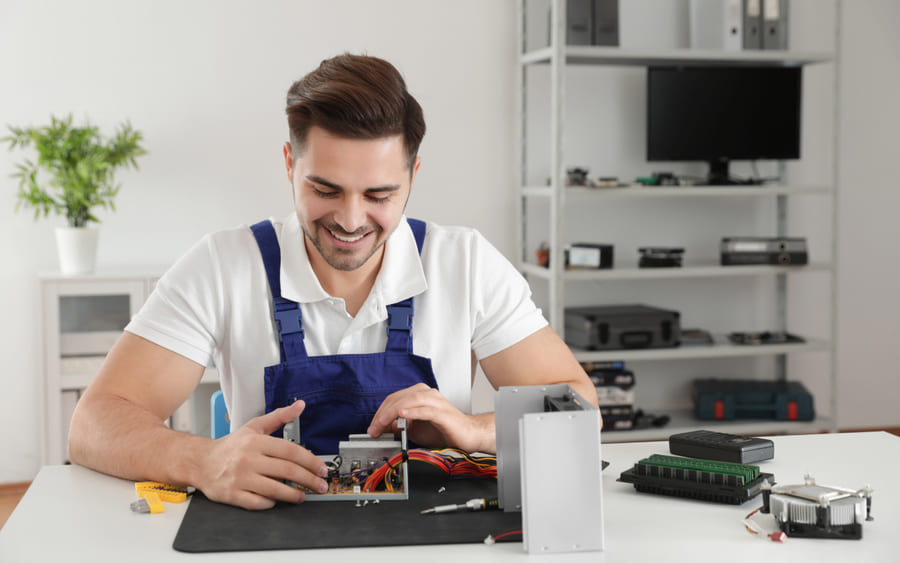 Как CRM помогает маленькому сервису ремонта техники расти без хаоса